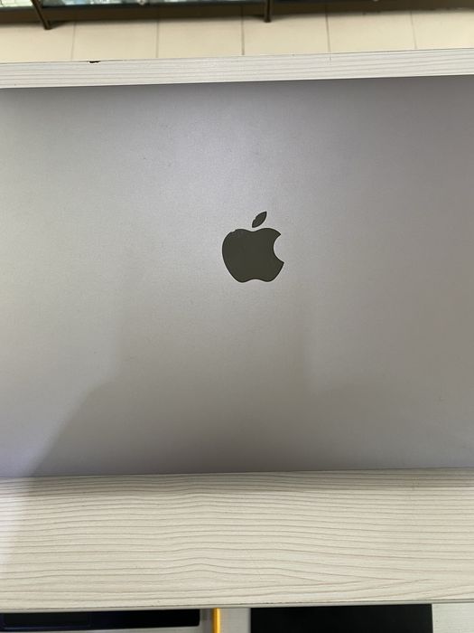 Продавам MacBook Pro 2020 A2251