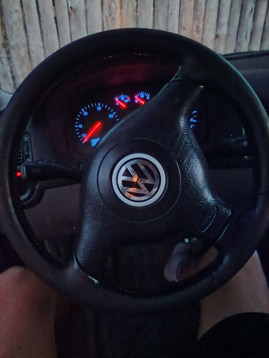 Vând golf 4 turbina a luat-o pe ulei