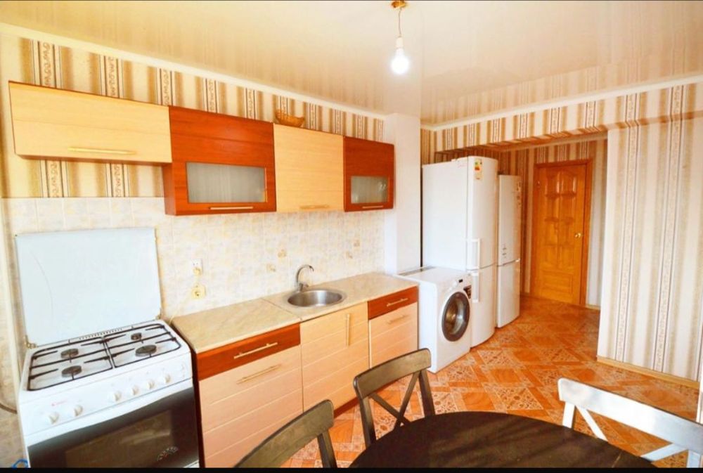 Продаётся 3 комн район Универмаг,8 школа