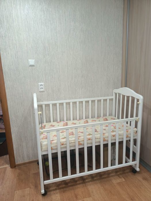 Кроватка детская с матрасом