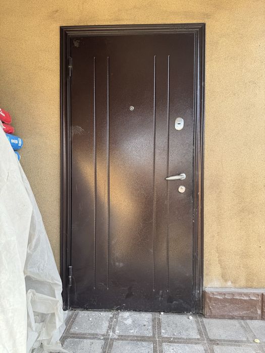 Продам металическую дверь
