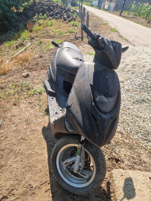 Vând scuter peugeot cu probleme pe partea electrica set motor nou