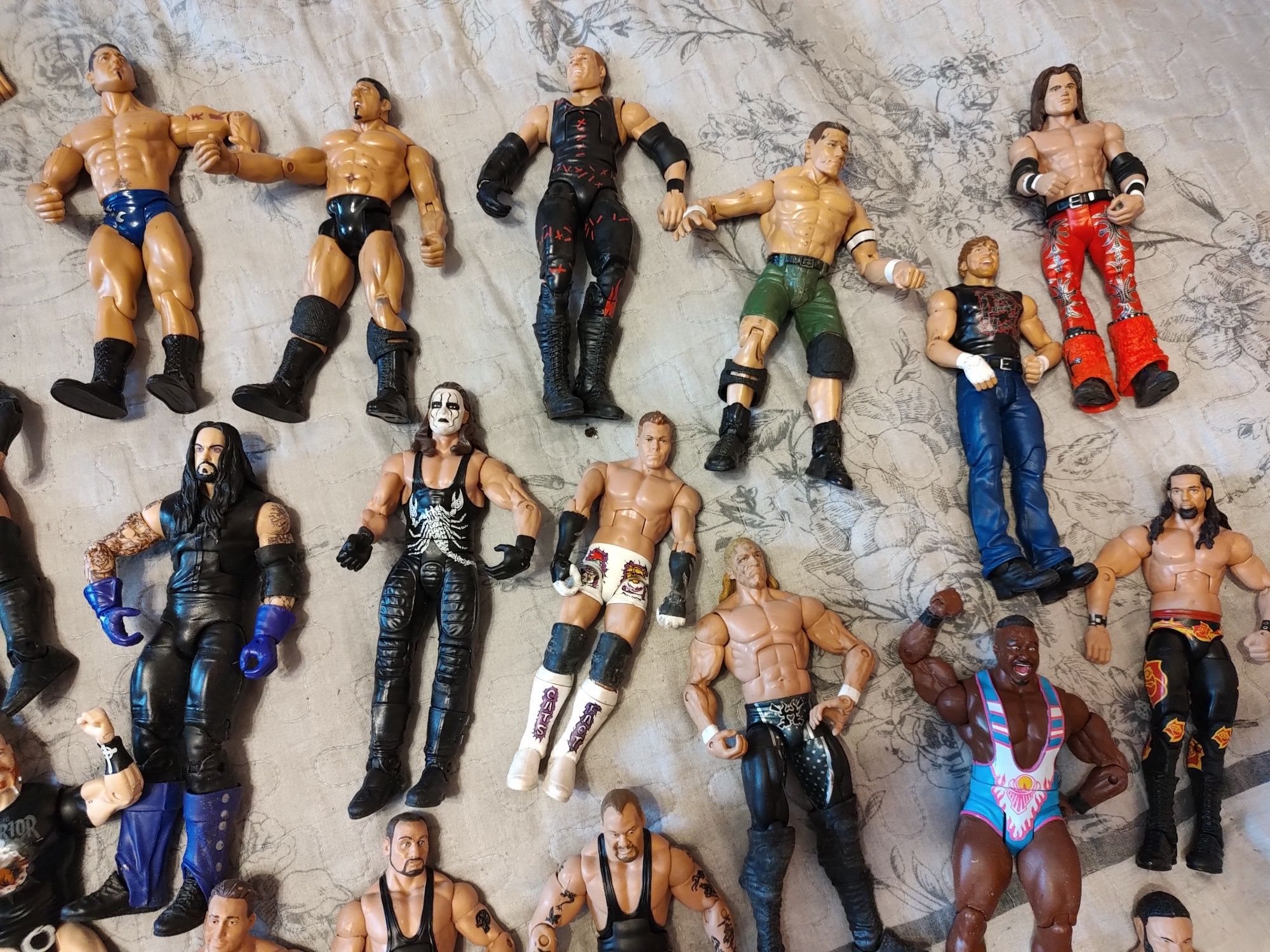 Lot figurine luptători  wrestling (ringul este bonus)