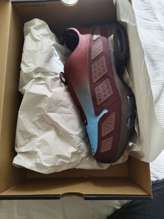 Маратонки Nike W Air Max SNDR
Burgundy Crush/ Baltic Blue-Baroque Brow