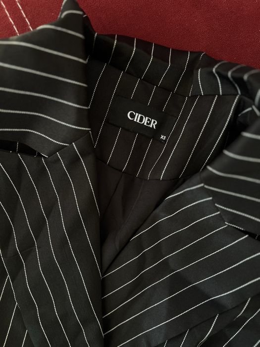 Стилна черна рокля