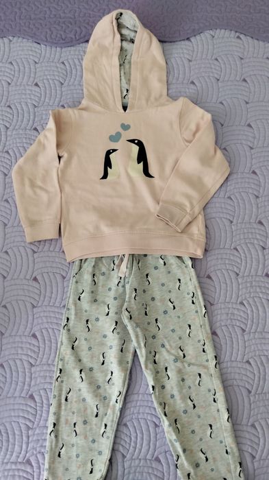 Vând trening fetițe