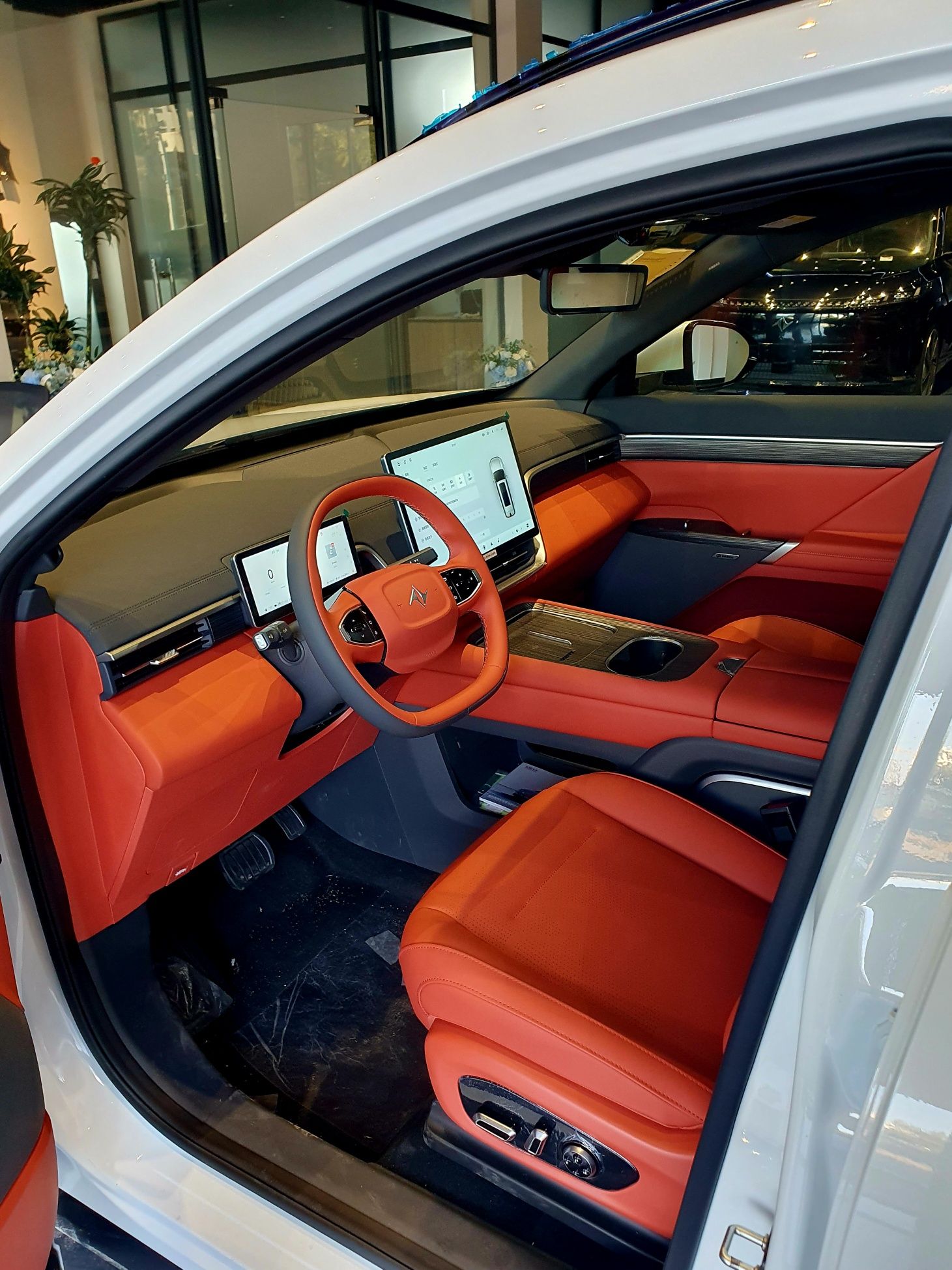 Dongfeng EP 008 MAX premium gibrid krossover semeyni moshina