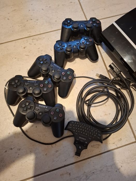 Vand Sony PlaySation 3 Ps3 cu 5 Controllere si Tastatura