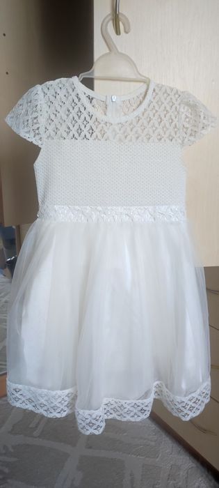 Платье белое нарядное на девочку