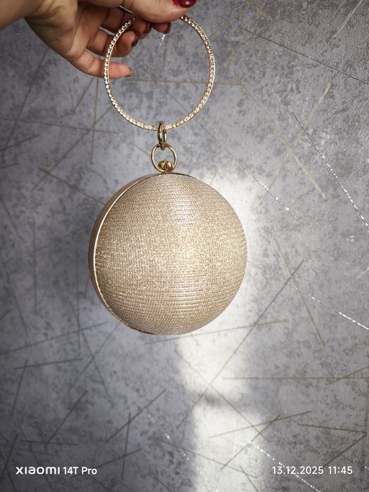 Продам клатч цена 5000 кск