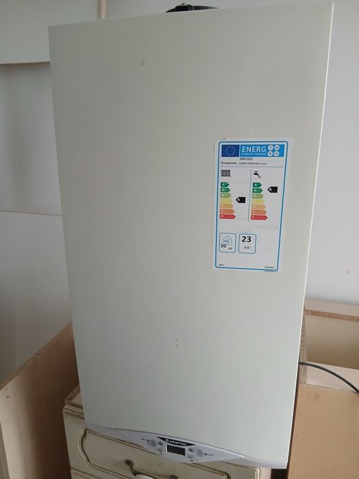 Vând centrala termica  ARISTON PREMIUM 24 EU2