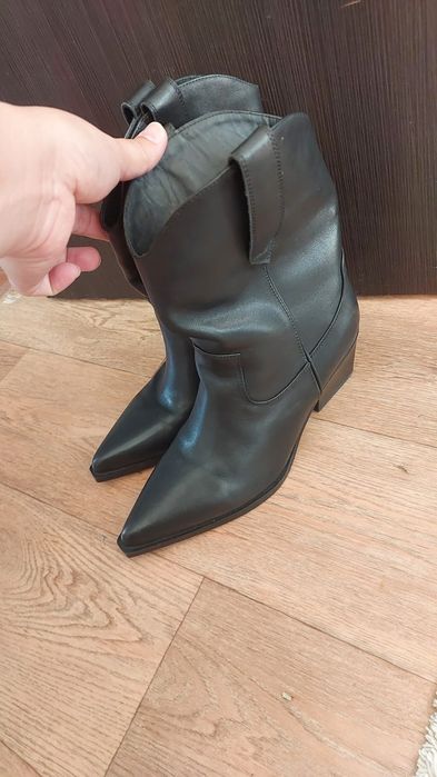 Осенний етік сатылады