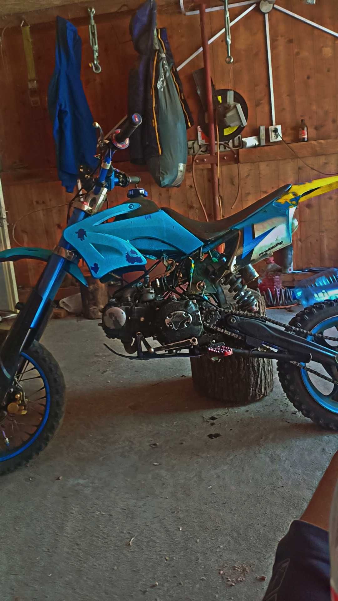 Vând sau schimb cros de 125 cc