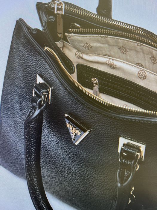 Дамска чанта Guess