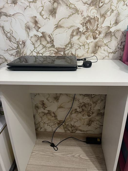 Продам компьютерный стол