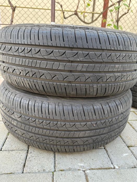 Vand 2 anvelope vara 215/60R16