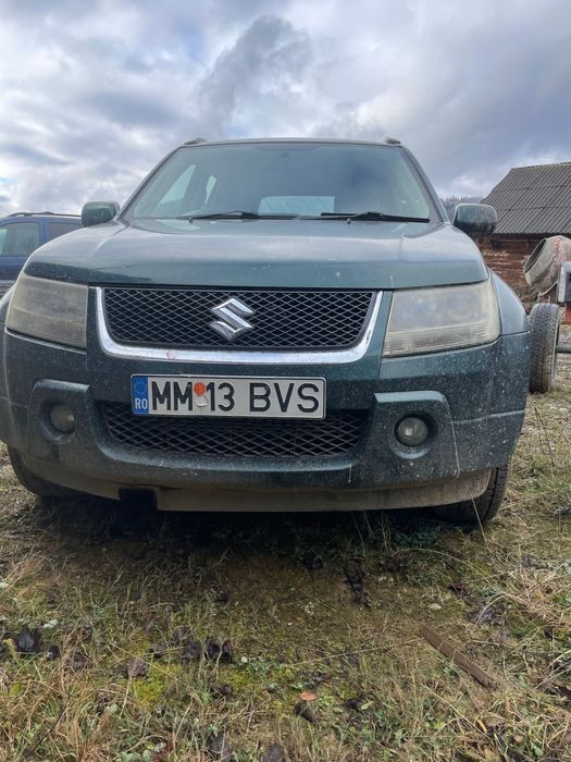 Vand Suzuki Grand vitara volan pe dreapta.