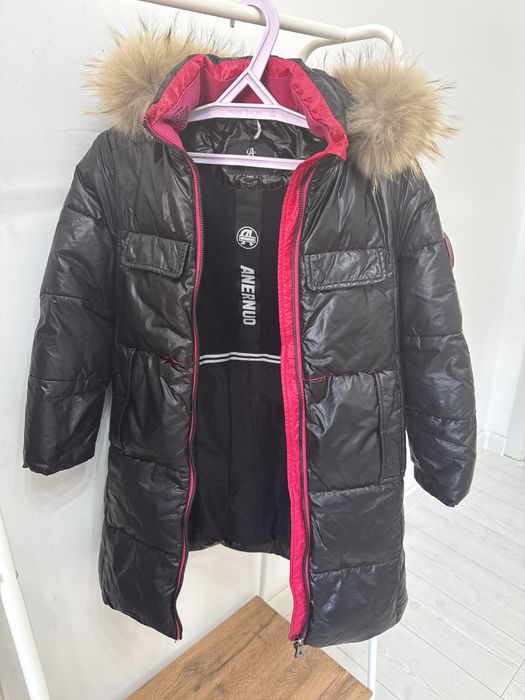 Зимняя фирменная куртка на девочку