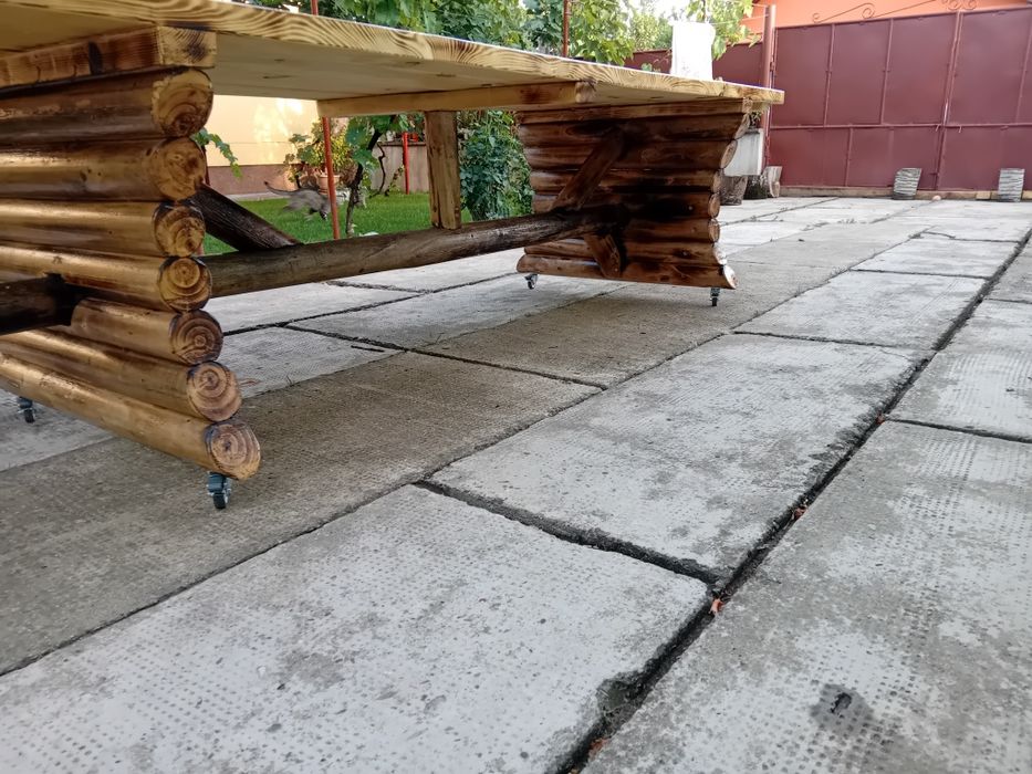 Masa pentru terasa din lemn masiv