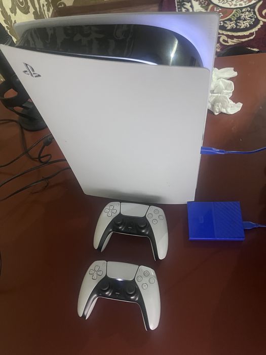 Playstation 5 (ideal) 750GB + 2Controller Pult bilan