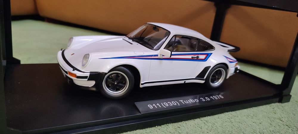 Модел 1:18 Porsche 911 (930)turbo