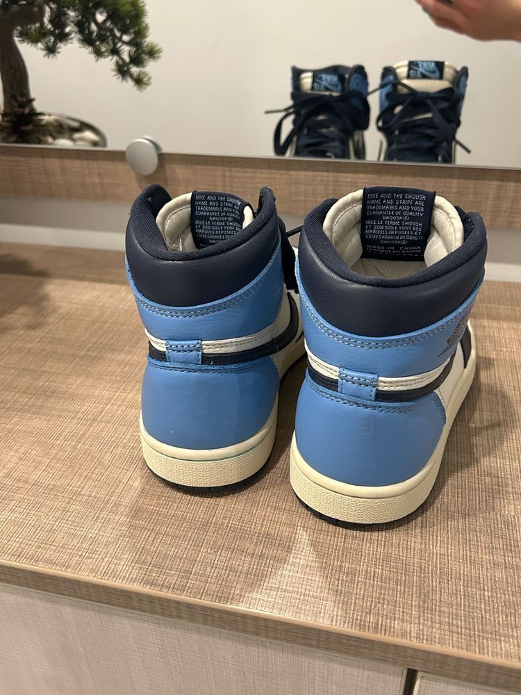 Nike Air Jordan 1 High "Chicago" & "Obsidian"