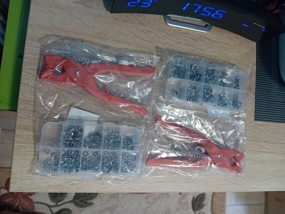 Capsator cu 200 capse. Nou