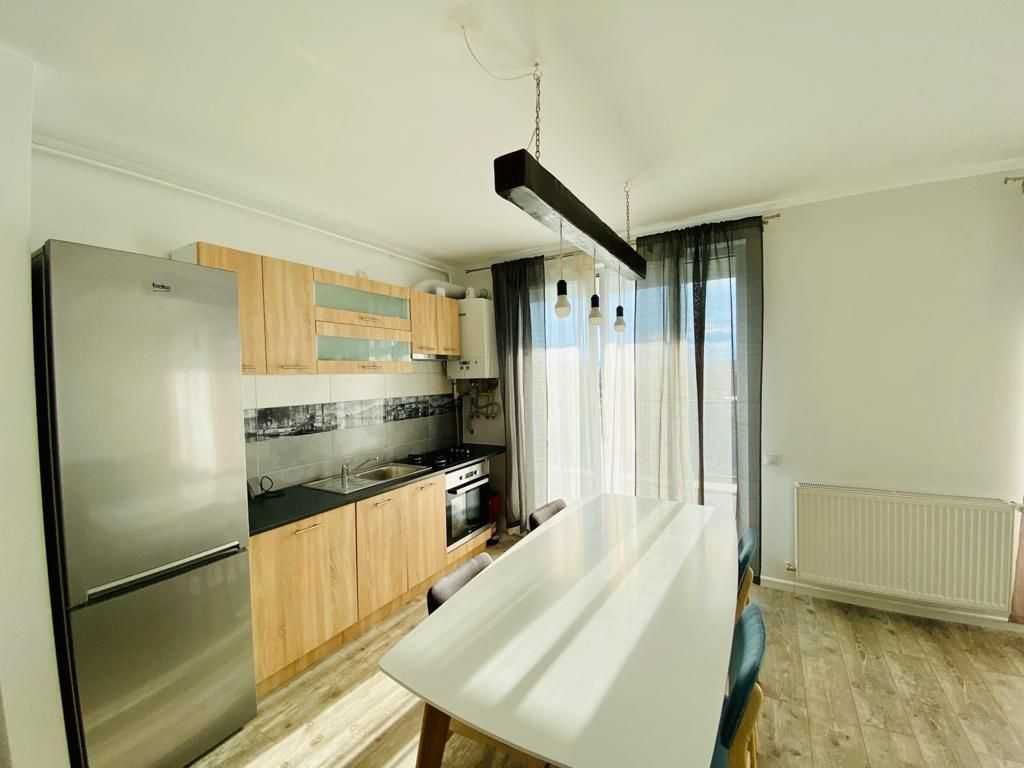 Penthouse etaj 10, 3 camere, 2 bai, 95mp utili, terasa 27mp, 2 parcari