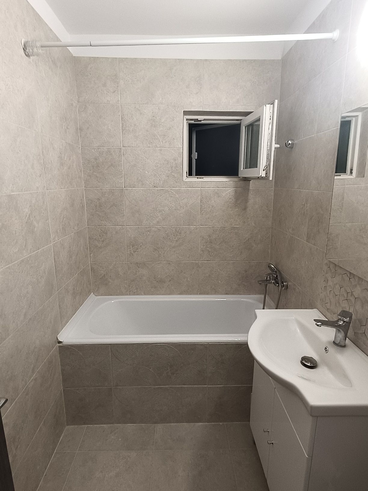 Persoana fizica vând apartament 2 camere, Gheorgheni str Bizusa