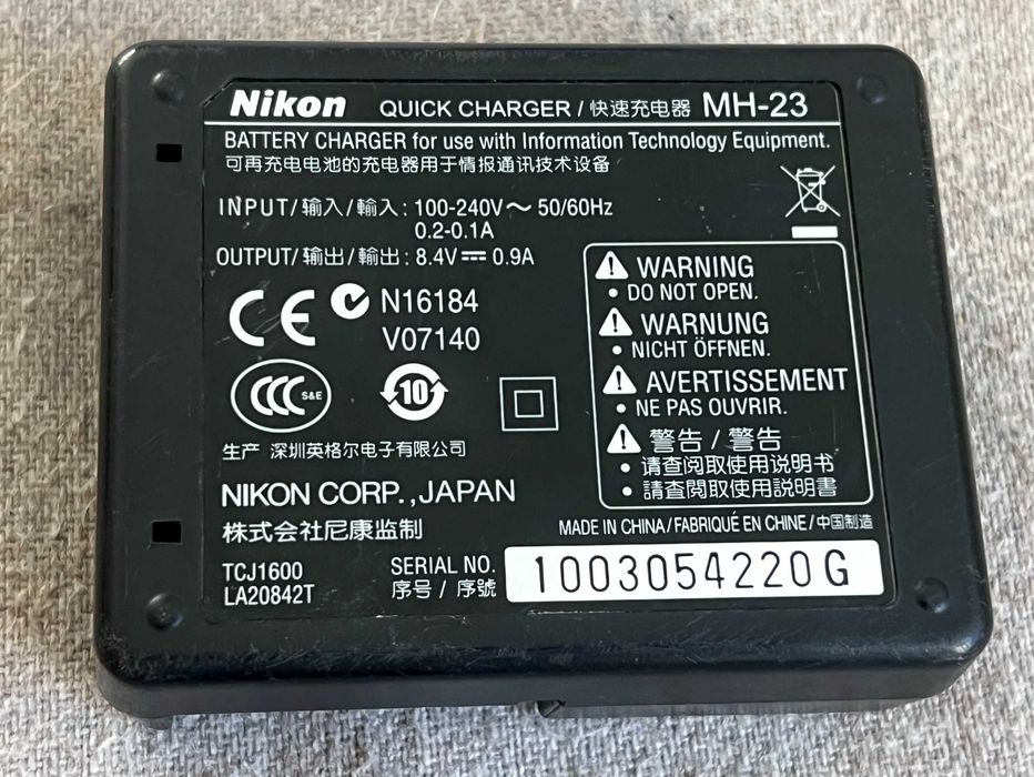 Incarcator original Nikon MH 23 pentru acumulator EN EL9 EN EL9a