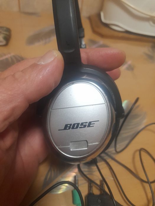 Vind caști cu fir bose