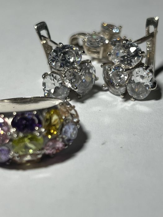 Inel de argint cu zirconii colorate și set de argint