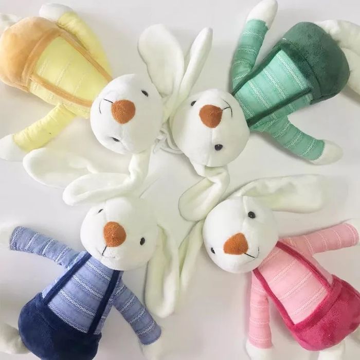 Плюшен заек Зелени дрехи 40см