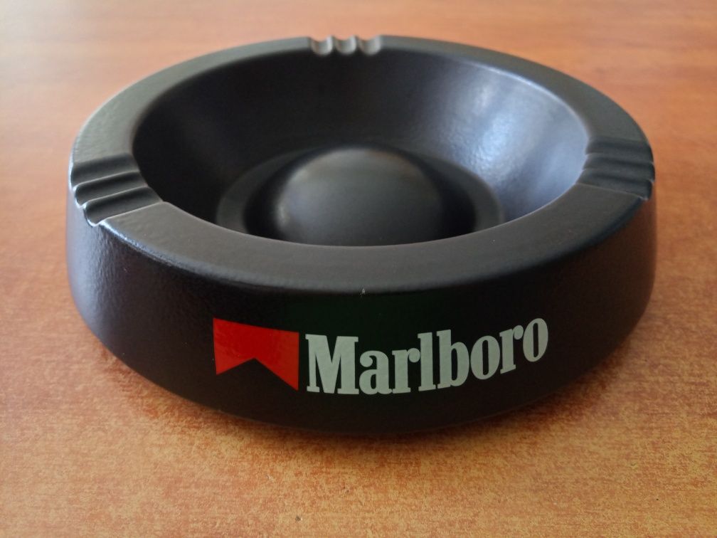 Голям Порцеланов Пепелник Marlboro Германия