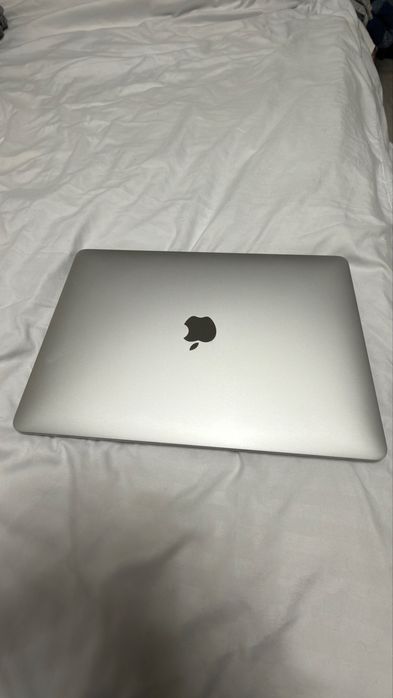 macbook pro 13,3  16GB.  1T Touch bar