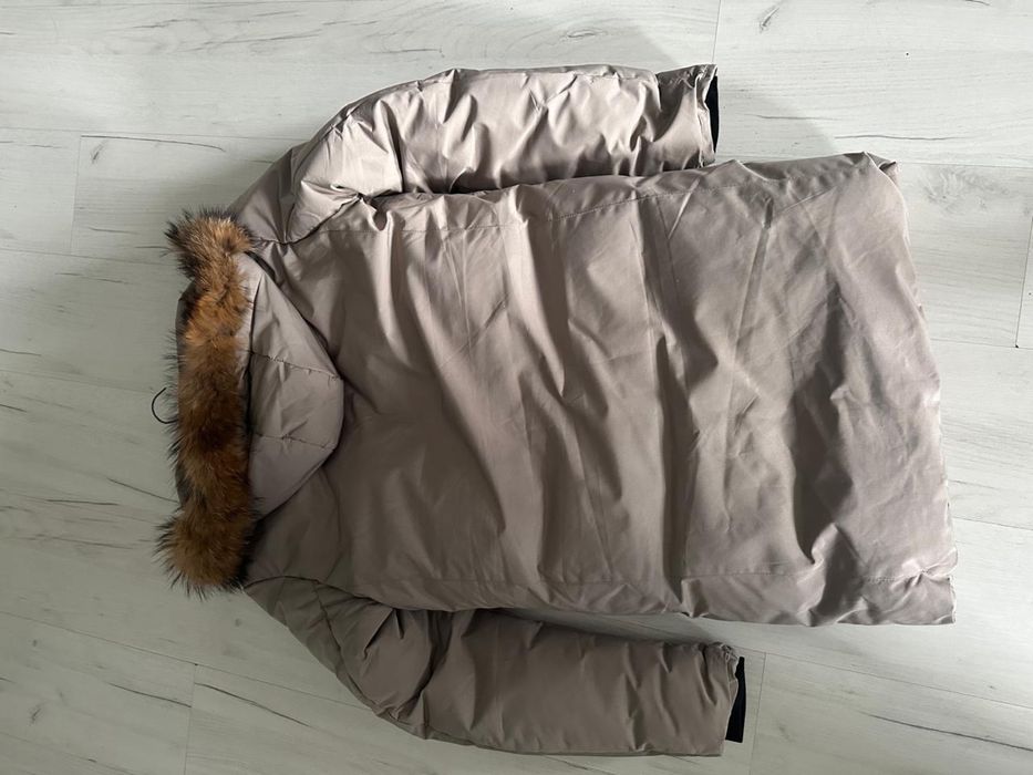 Продам зимнюю куртку на подростка