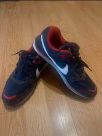 Nike dama nr 38.