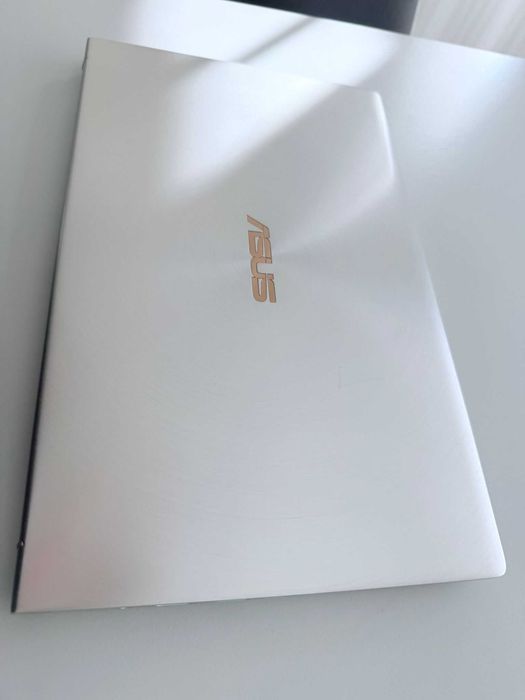 Laptop ultraportabil ASUS Zenbook 14