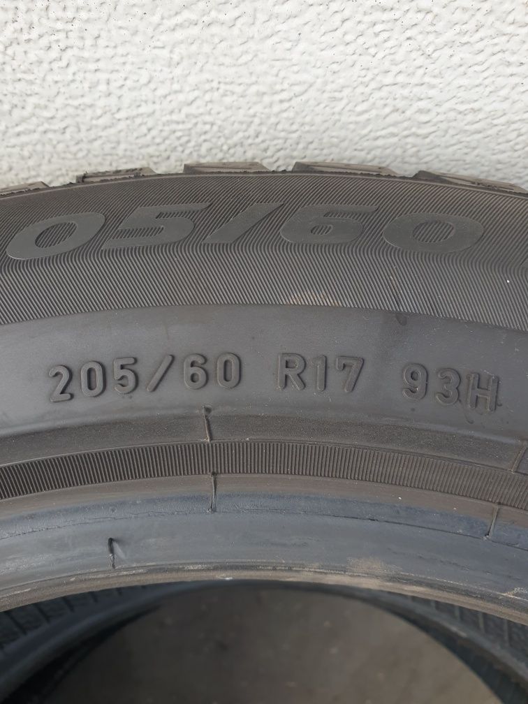 Зимни гуми 2 броя PIRELLI SotoZero3 205 60 R17 дот 3819