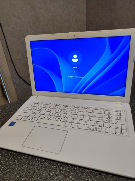 Шустрый офисный ультрабук Asus на SSD