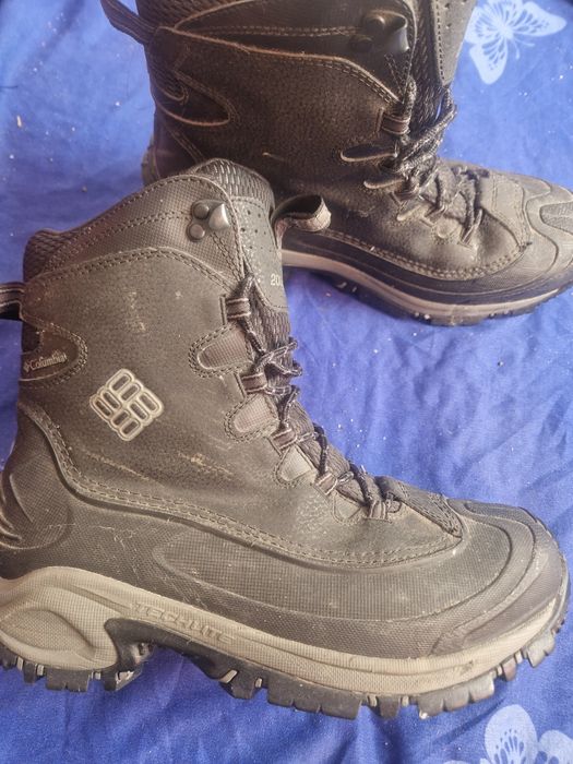 Vând bocanci Columbia Barbati