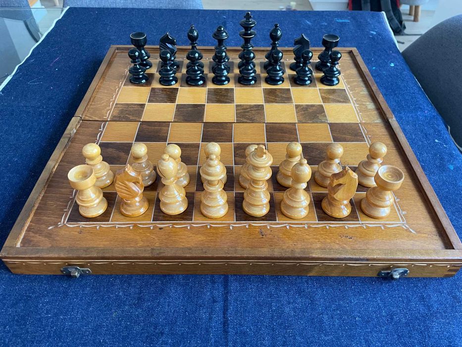 Set de sah Romanesc anii 70 varianta rara  export rege cu cruce