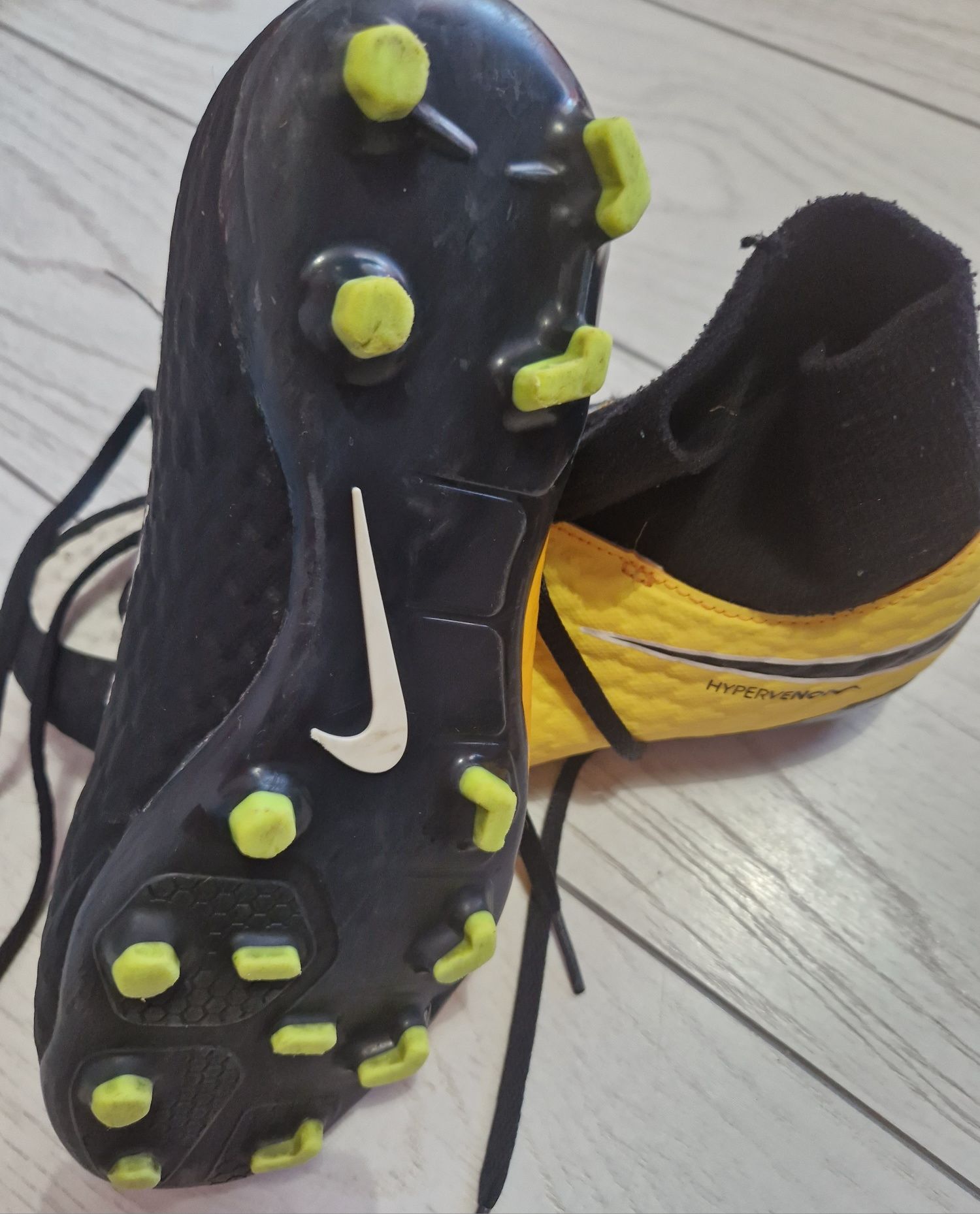 Adidași pentru fotbal