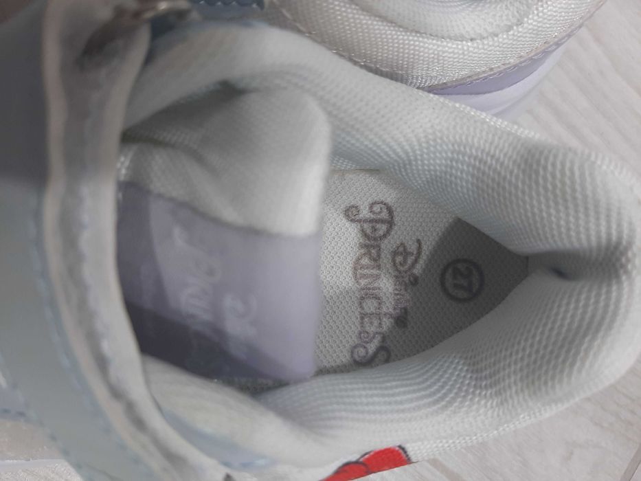 Маратонки с" Ариел "