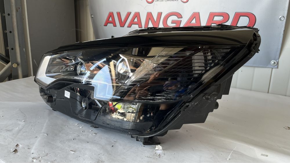 Ляв фар Peugeot 3008 2
