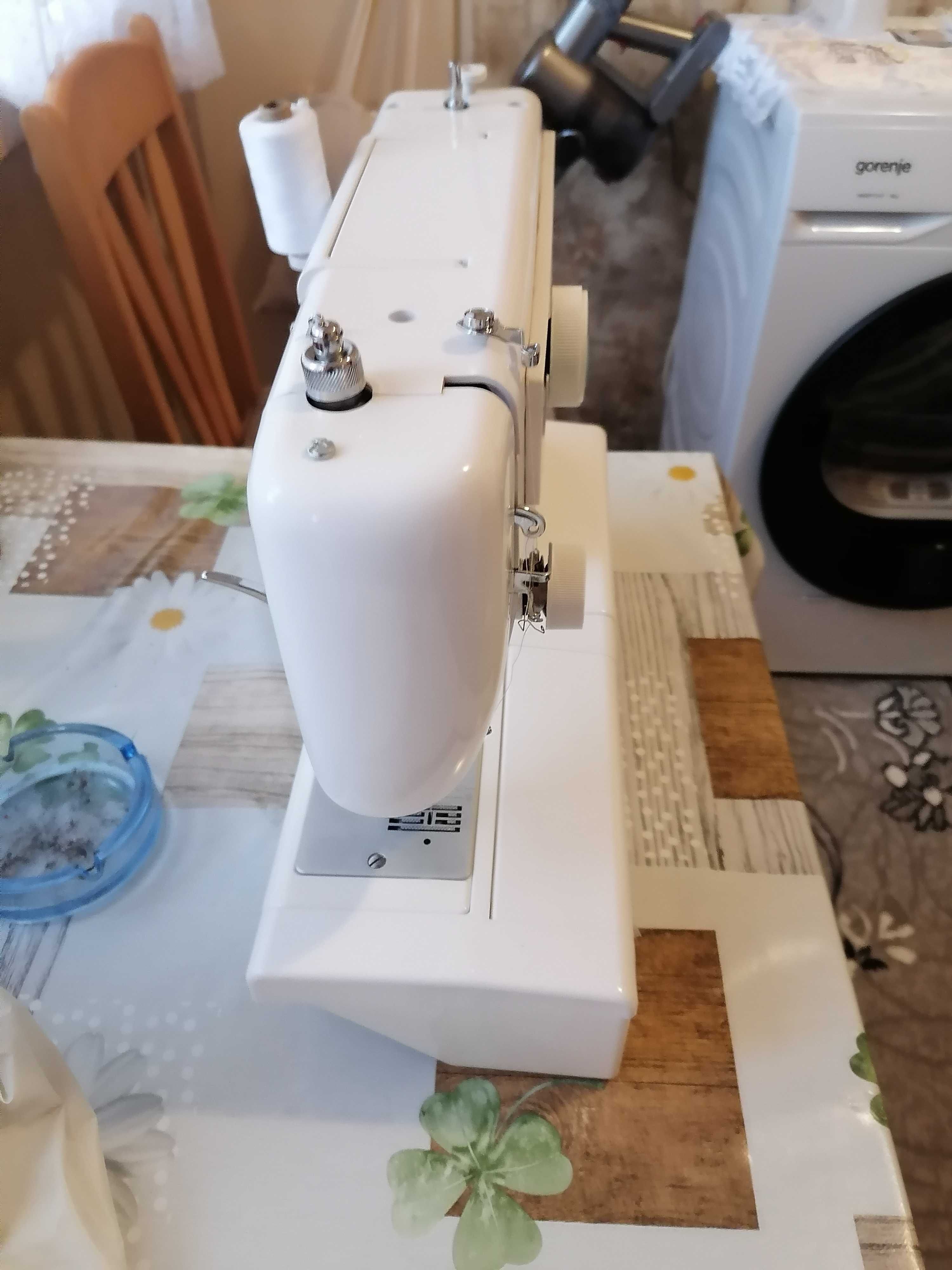 Продавам шевна машина Лучник 340FA