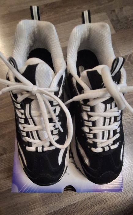 Оригинални маратонки "SKECHERS "!
