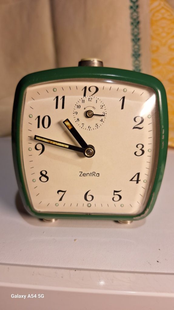 Ceas vechi de masă ZentRa