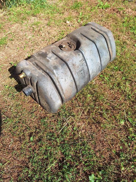 Vând rezervor iveco daily