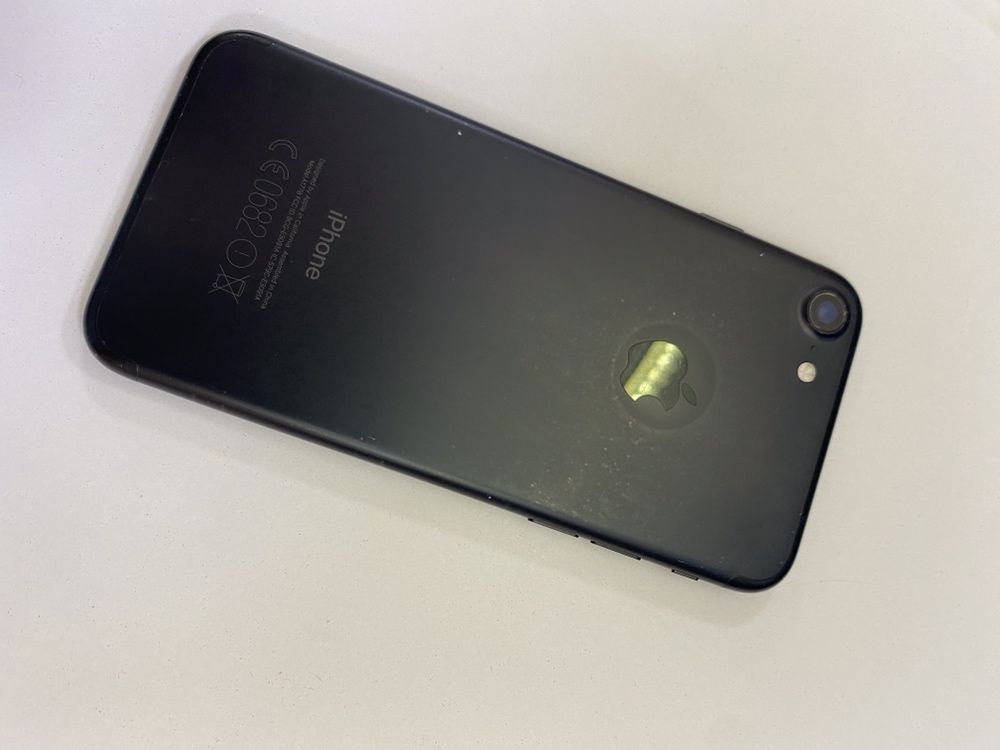 iPhone 7 32  гб черный цвет